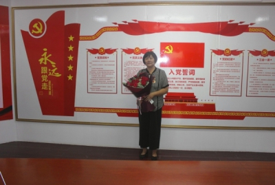 魏云秀同志被授予“庆祝中华人民共和国成立70周年”纪念章